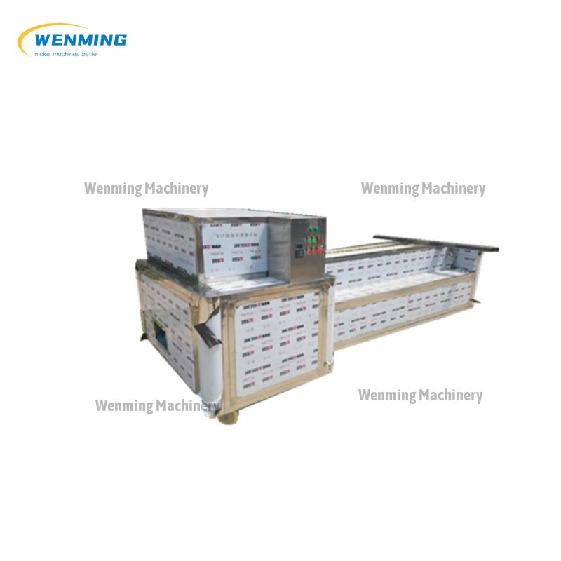 Track-type semi-automatic apricot pitting machine