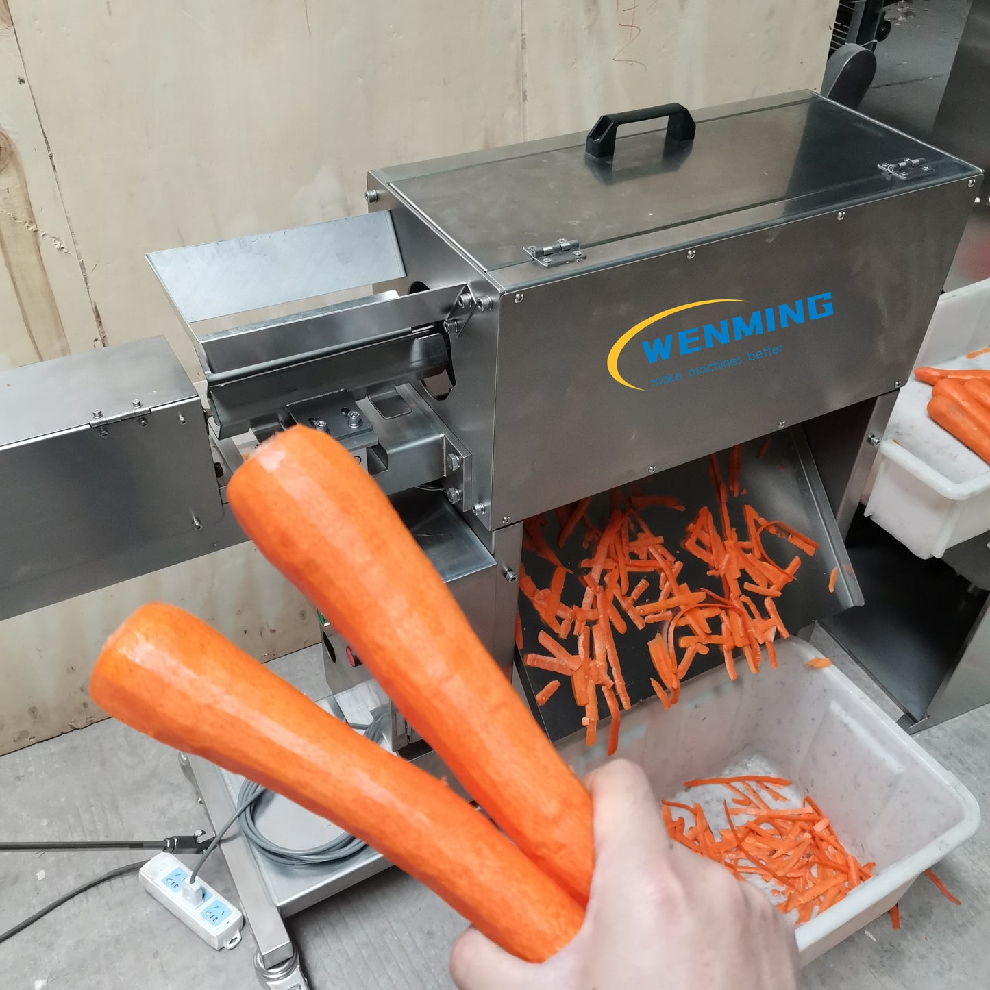 Carrot-Peeling-Machine